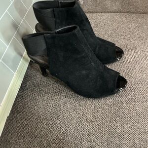 Elegant Black Women's Peep-Toe Ankle strap